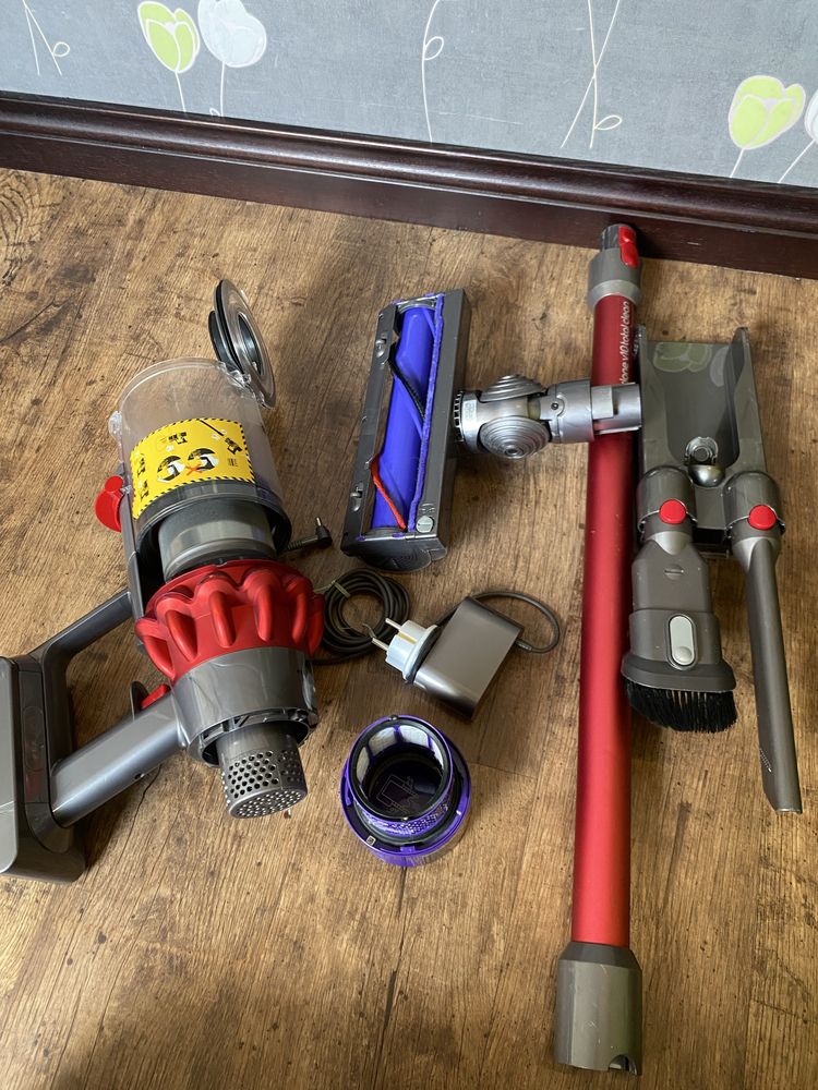 Пылесос аккумуляторный Dyson V10