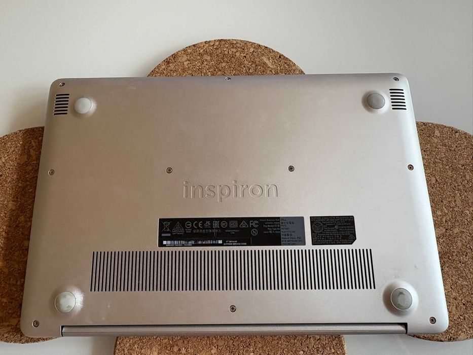 Dell Inspiron 5370 i5-8250U/8GB/256/Win11 R530 FHD