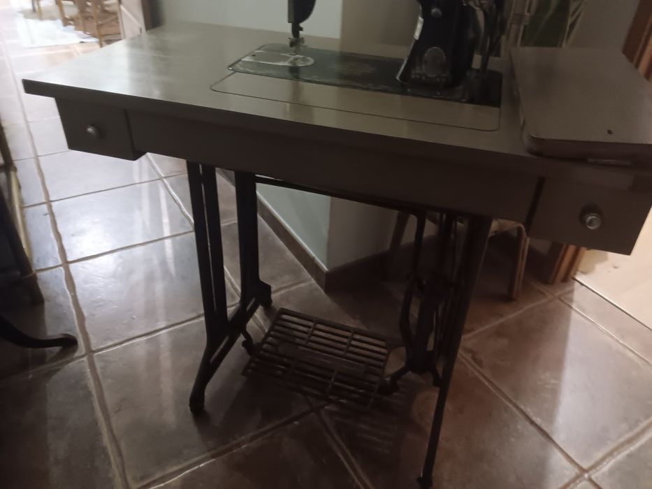 Máquina de costura singer antiga