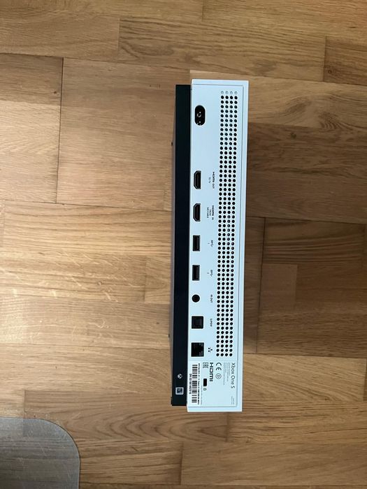 Sprzedam konsolę X box One S