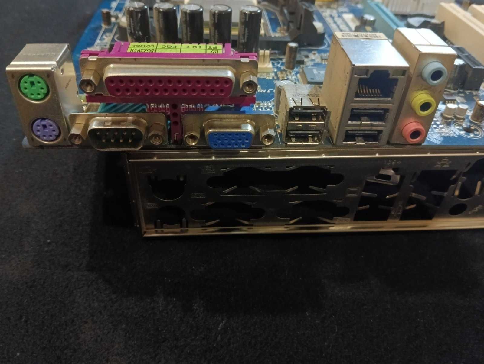 Материнська плата GIGABYTE GA-M61PME-S2 разом з процесором
