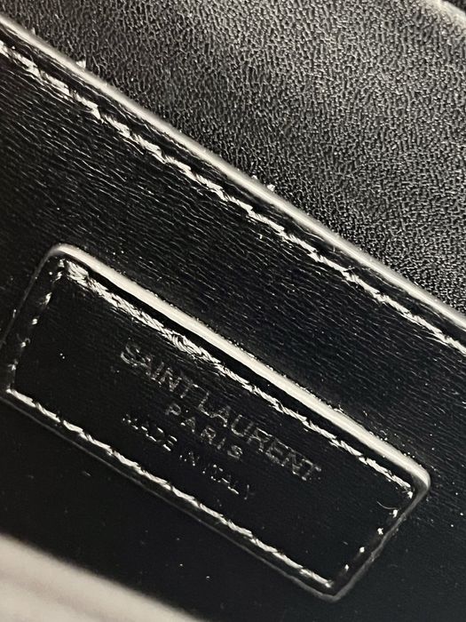 Na prezebt czarna torebka trendowa