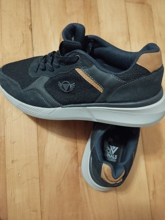 Чоловічі кросівки.Нові,41 розмір.