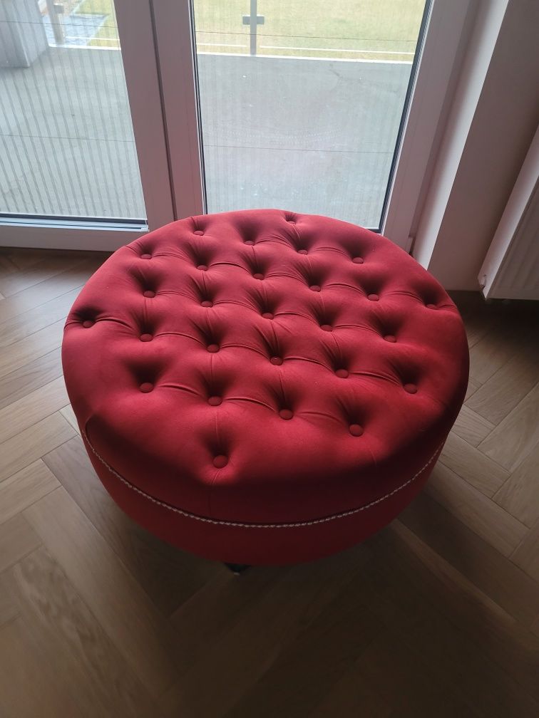 Sprzedam pufę kolor malinowy