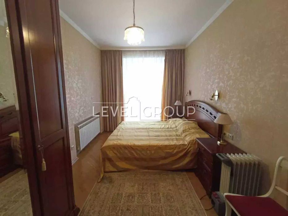 3 кім сталінка на Печерську вул Князів Острозьких (Московська) 37/2