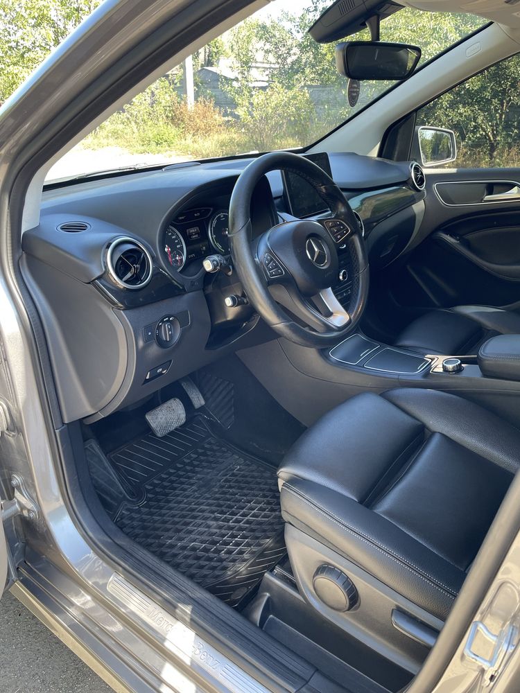 Продам Mercedec b250e