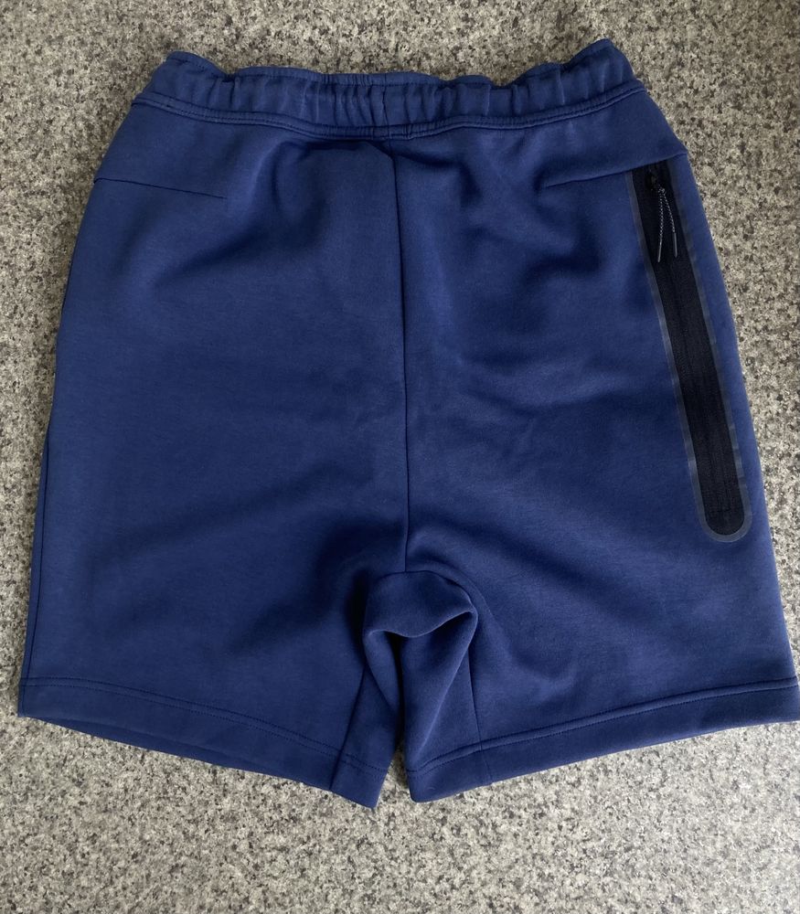 Оригінальні нові шорти Nike tech fleece
