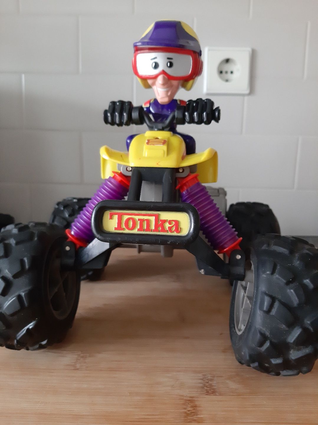 Motoqueiro da marca Tonka