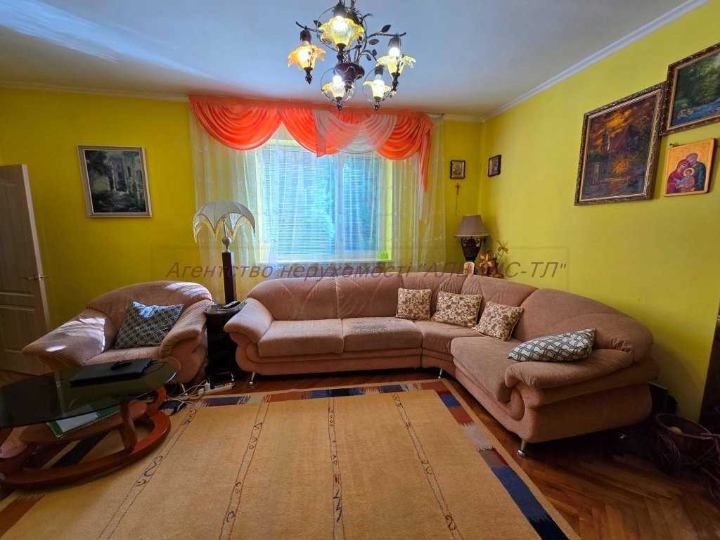 Будинок на дві родини в центрі міста