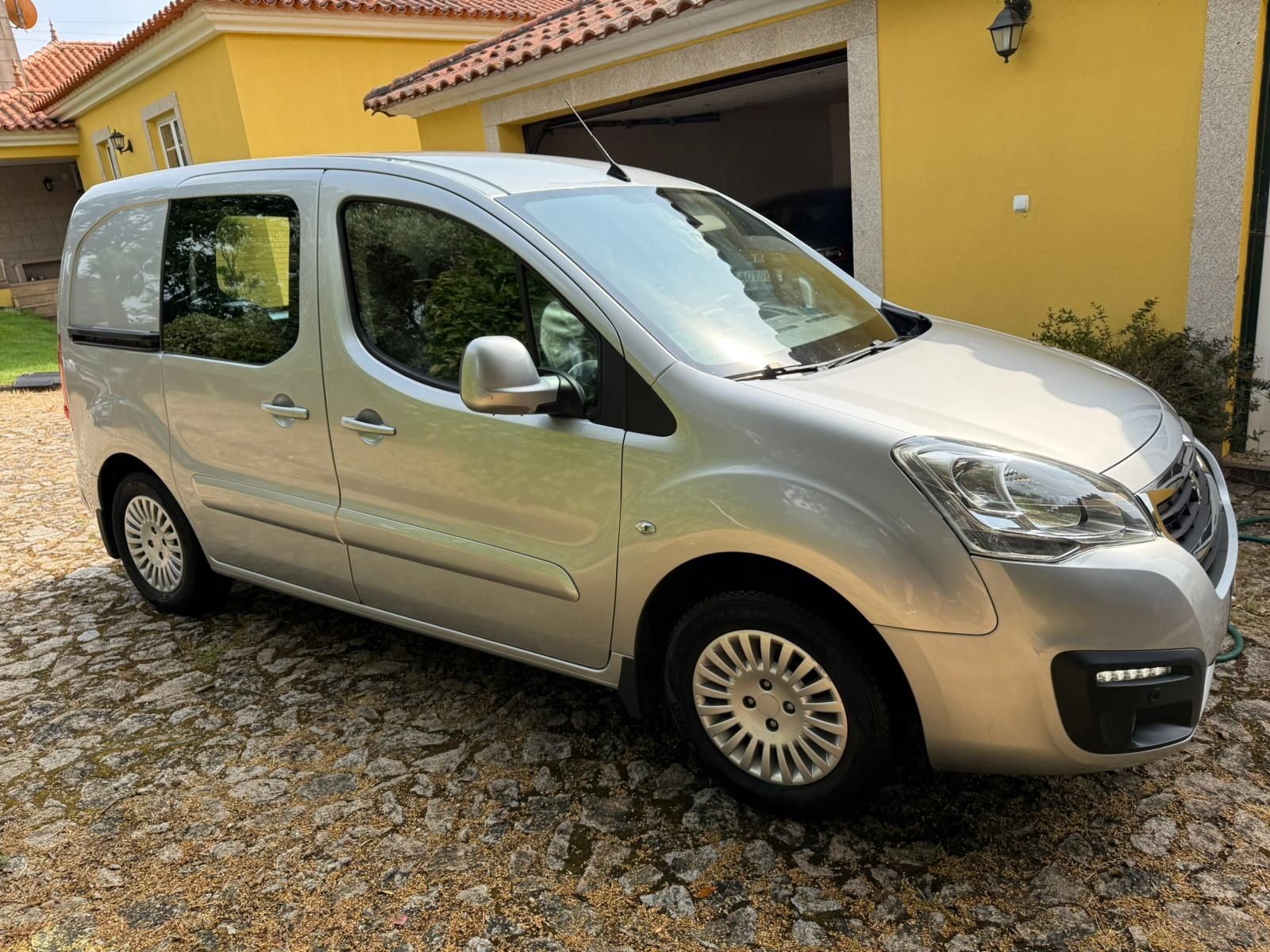 Peugeot Partner 1.6 HDI 100cv 3 lugares