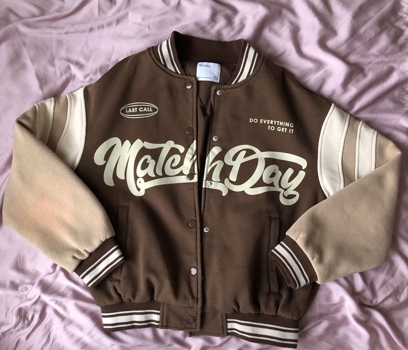 Бомбер  Bershka