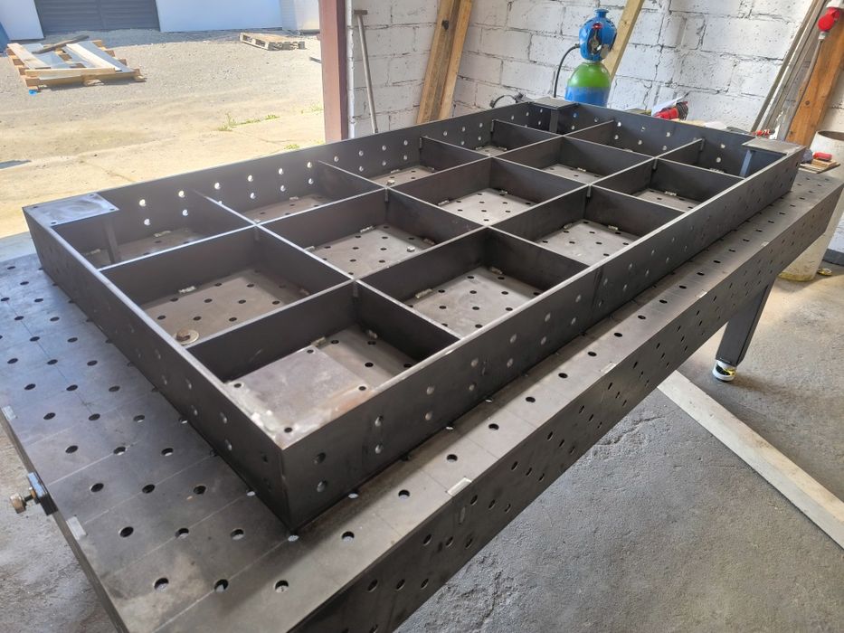Stół spawalniczy 2000x1000 10mm z bokami i ożebrowaniem