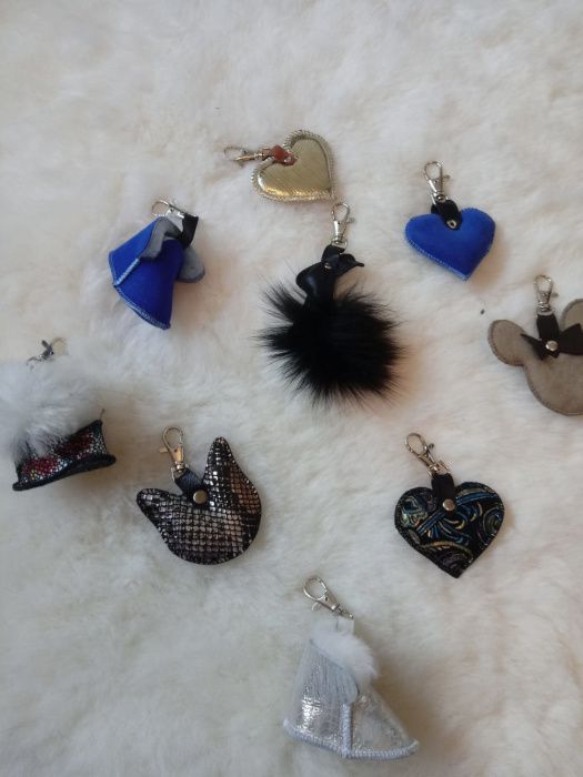 Breloczki Do Kluczy Pompony Ozdoba Skóra Owcza Skóry Owcze