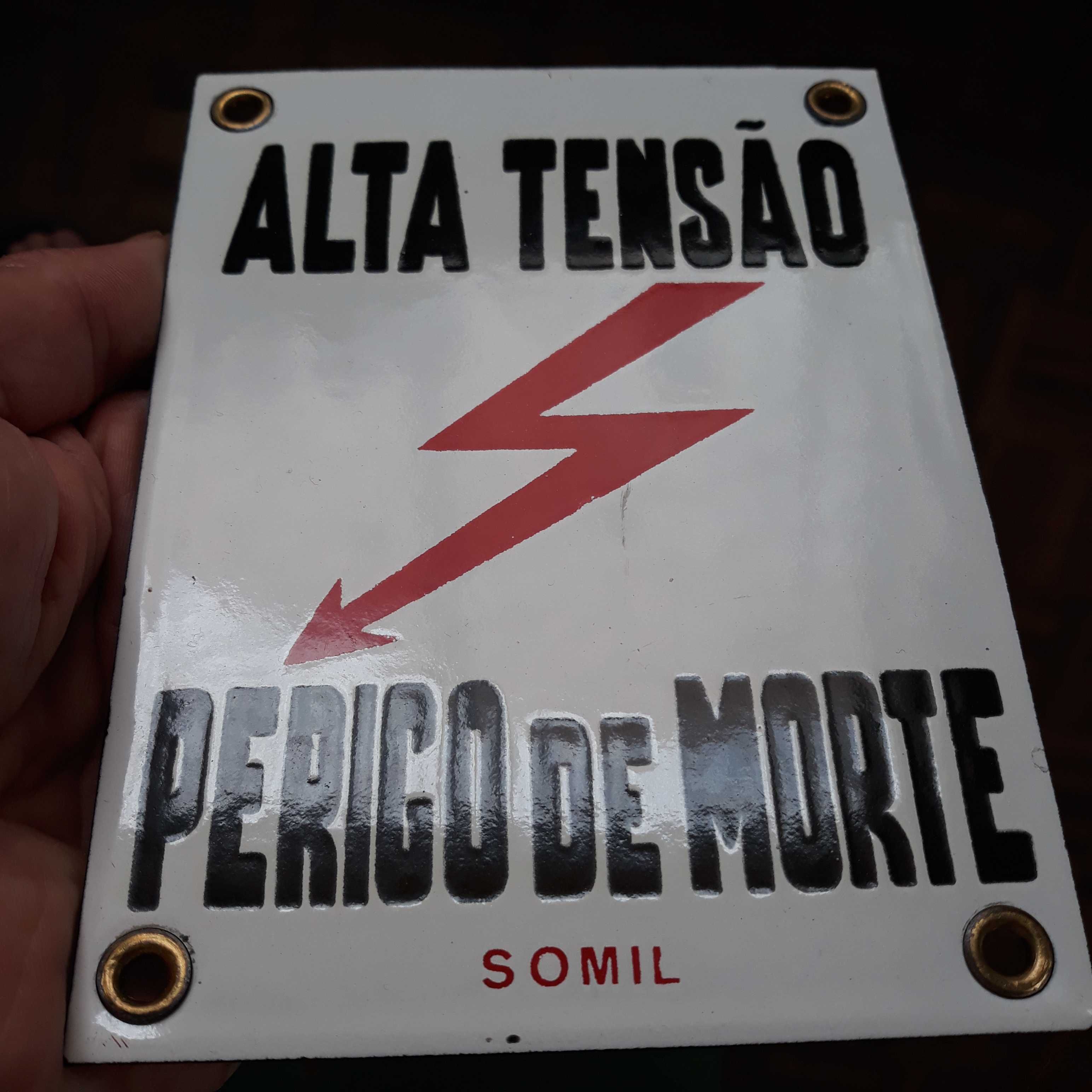 Placa de aviso Alto tenção - Perigo de morte