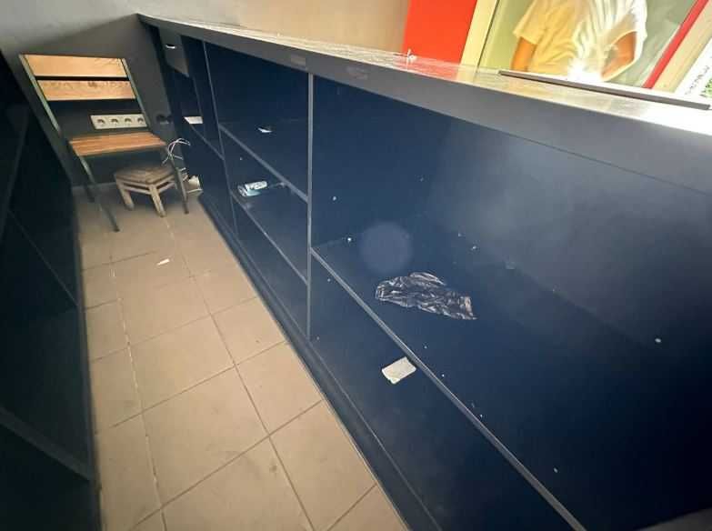 Полиця для торгівлі