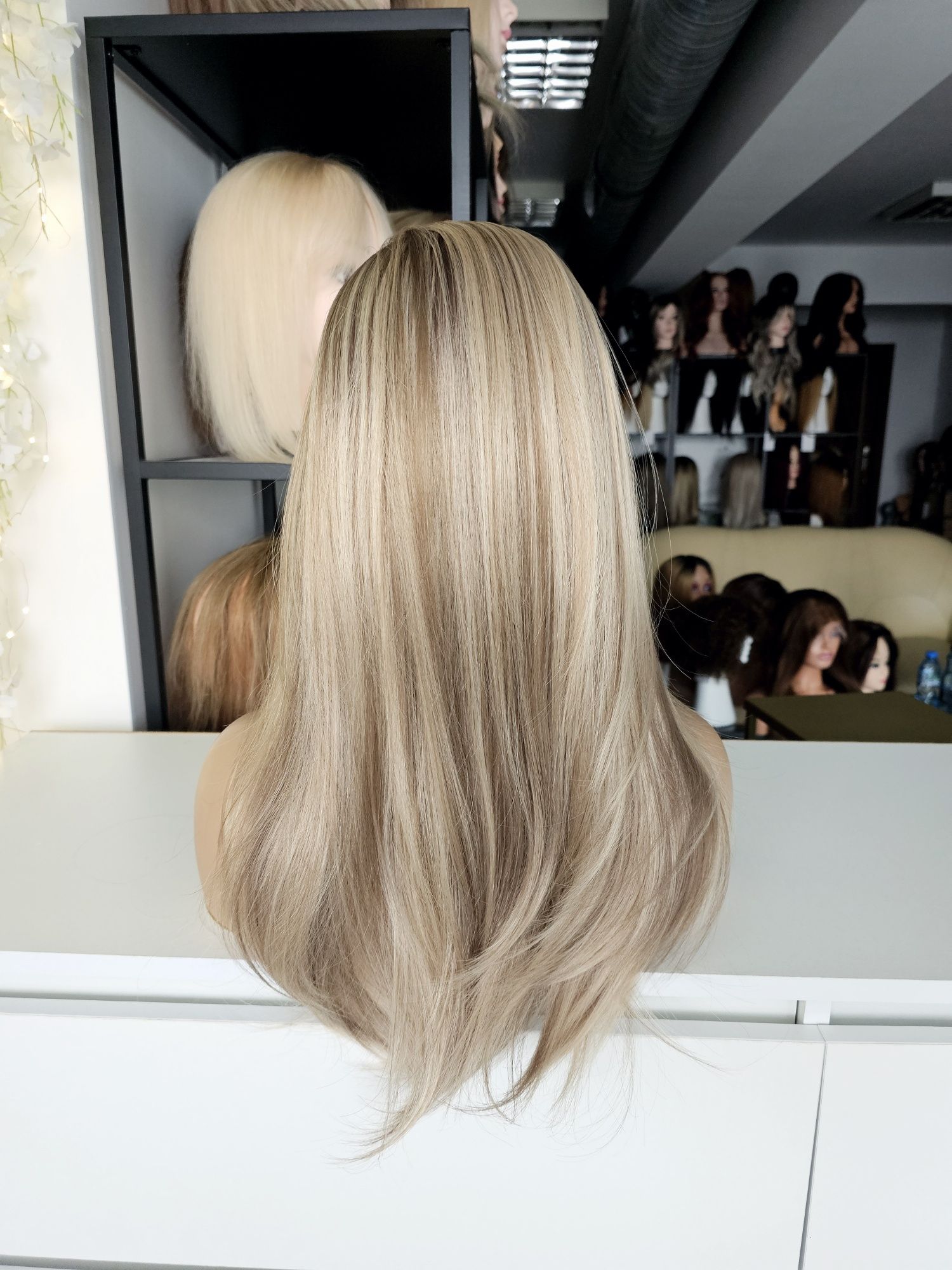 Peruka Abi II beżowy blond baleyage naturalny efekt