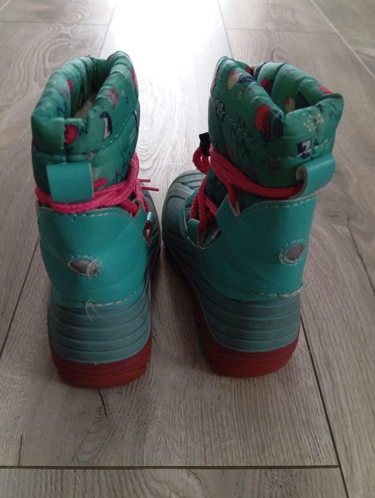 Buty zimowe śniegowce ze świecąca podeszwa 24