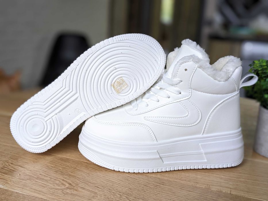 Жіночі теплі зимові черевики з хутром Чорні та Білі кроссовки женские