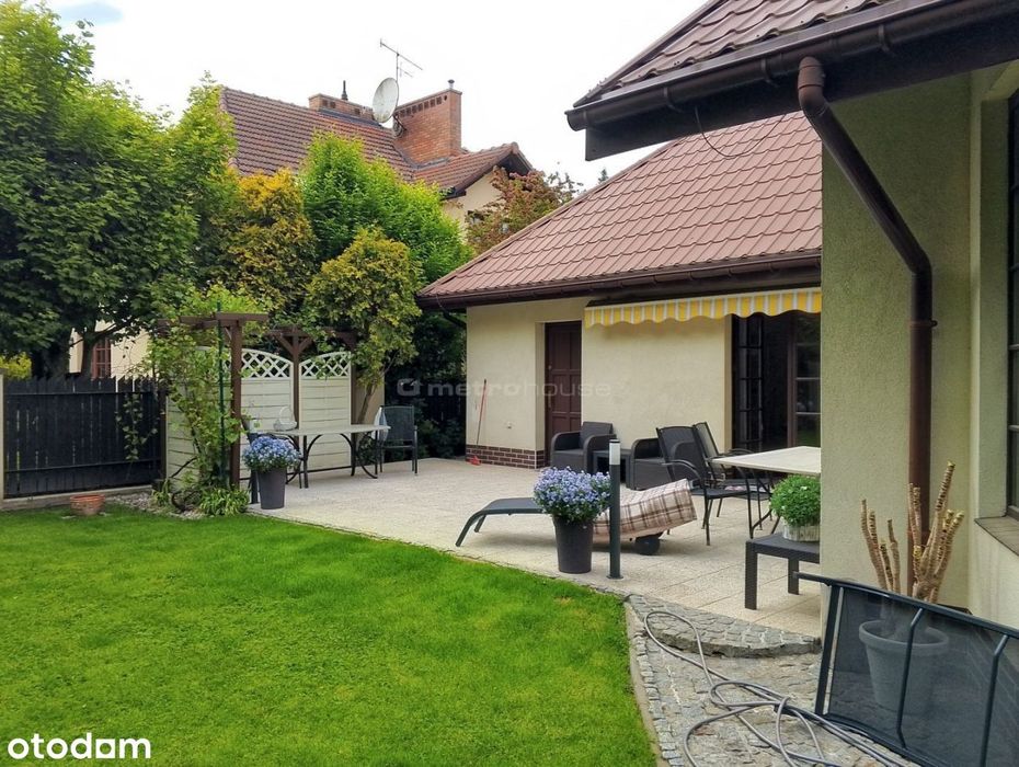 Dom z pięknym ogrodem w Chylicach garaż na 2 samochody i 2 motocykle