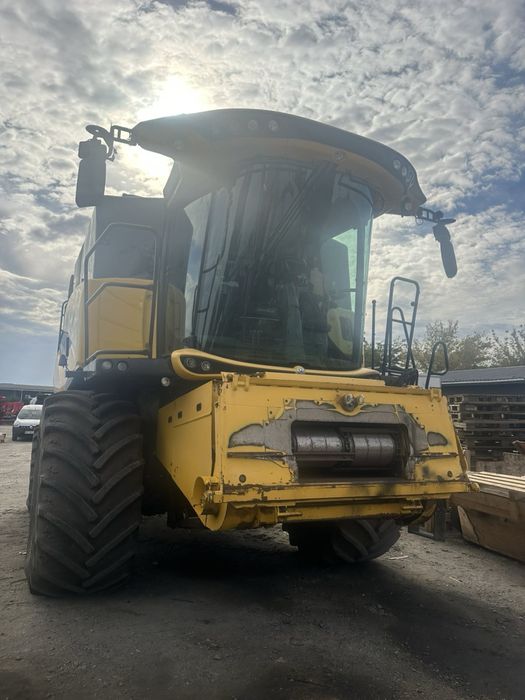 Комбайн New Holland CR 7.90