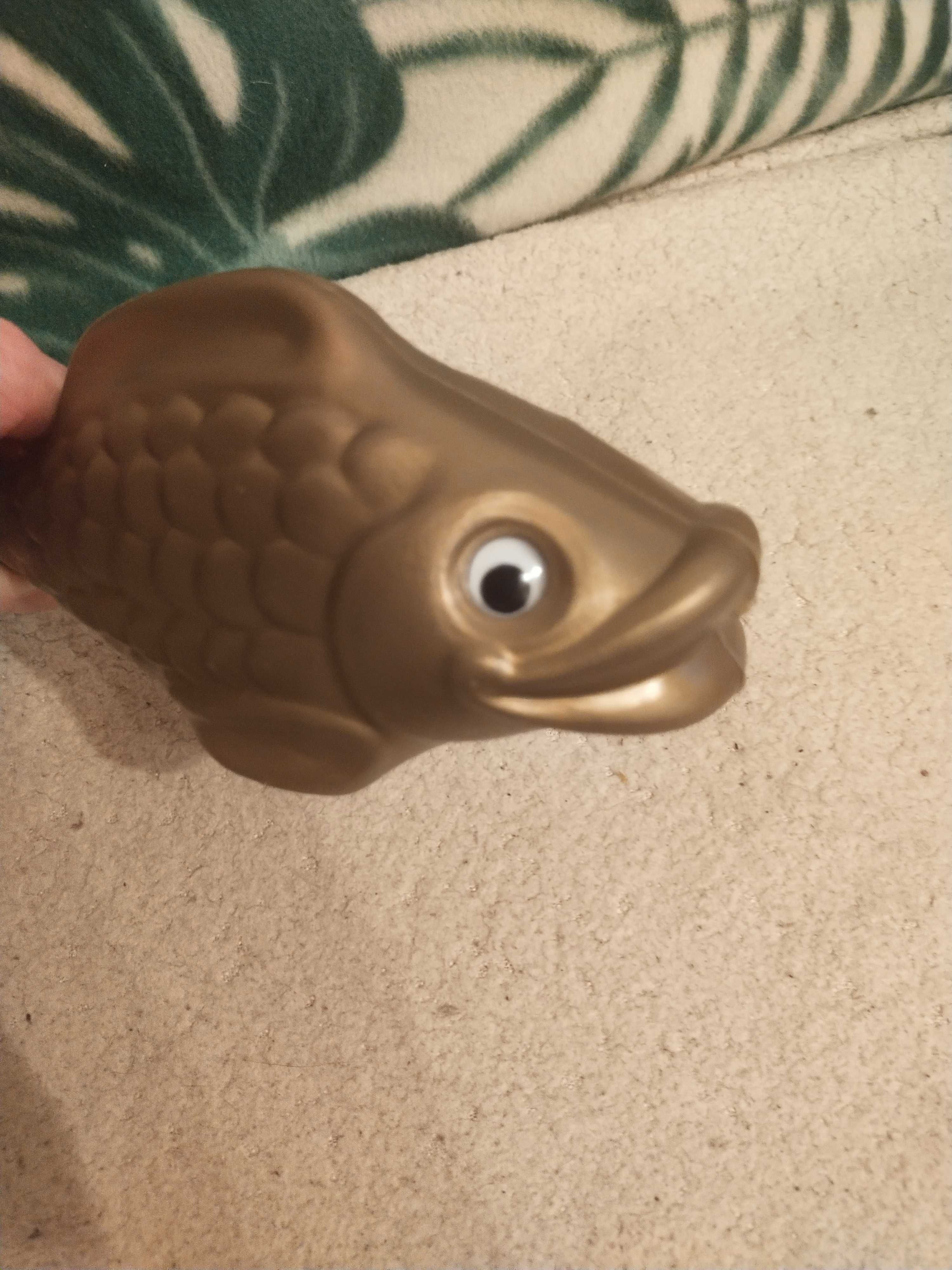 Zabawka PRL złota ryba plastikowa ruchome oczy