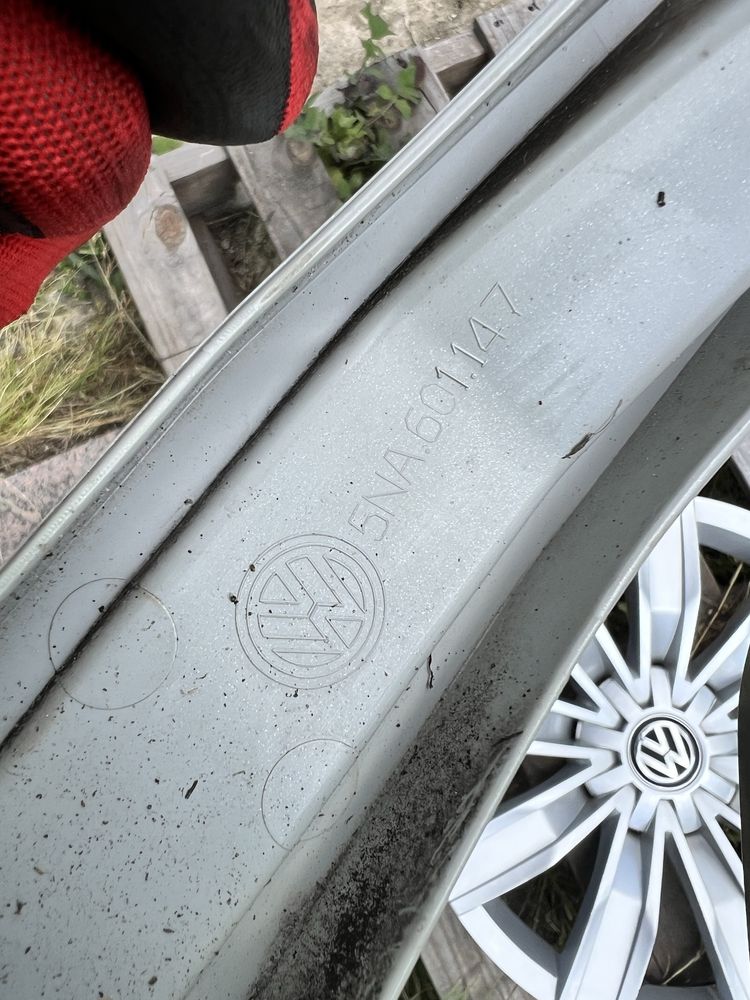 Komplet oryginalnych kołpaków VOLKSWAGEN o średnicy 17"