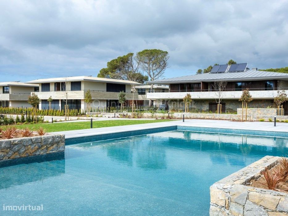 Apartamento T2 em condomínio fechado com piscina em Cascais