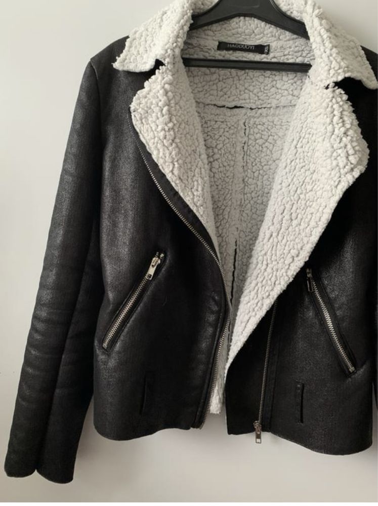 Женская Стильная утепленная куртка-косуха. Размер XS, 34