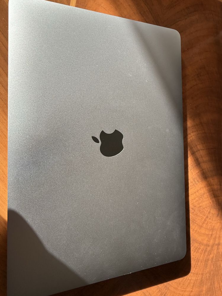 Продам Macbook Pro M2 8/256