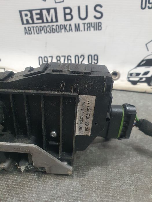 Замок перкднбої лівої двері mb ml w163 мл 270