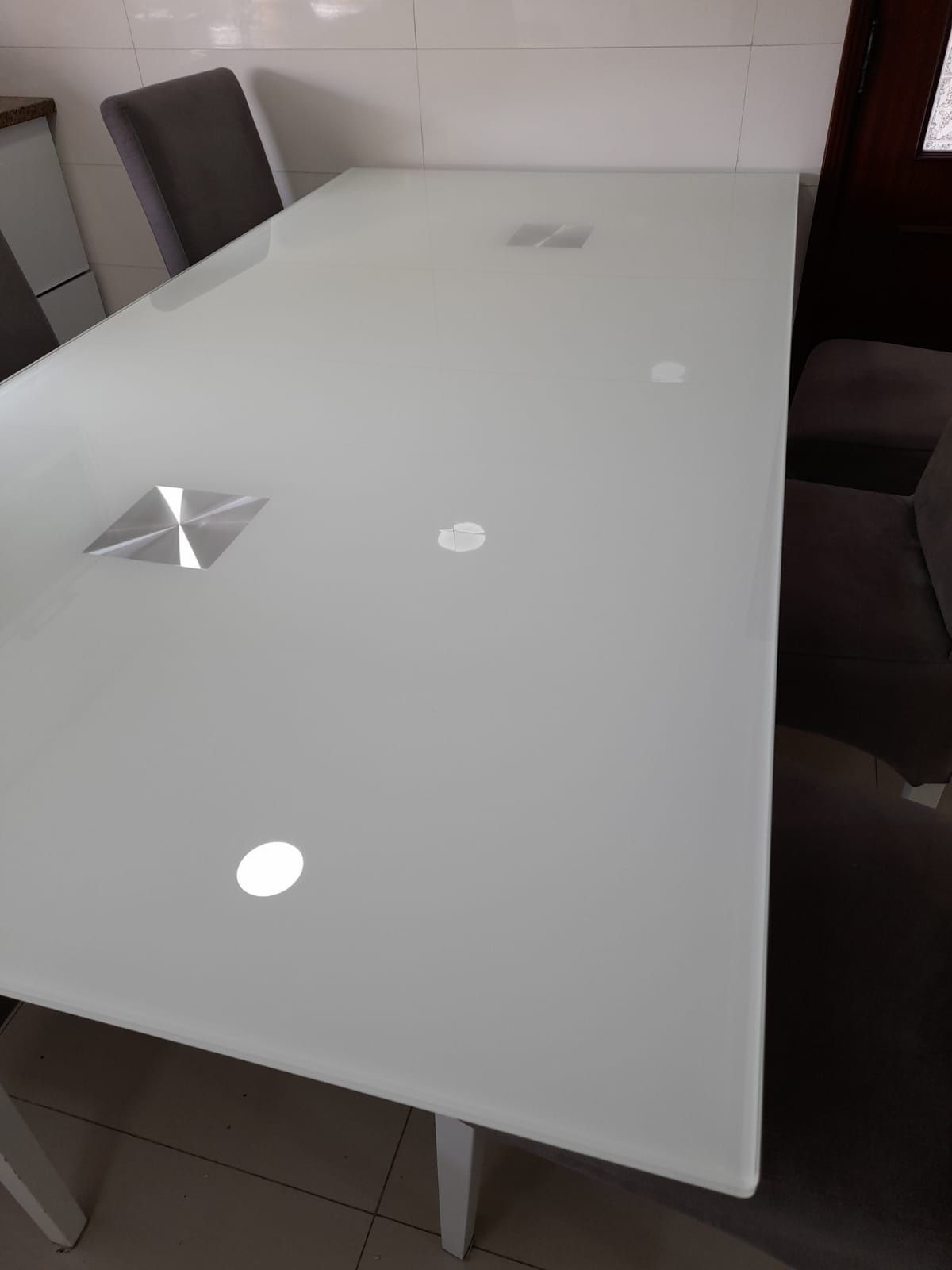 Mesa branco lacado com tampo de vidro