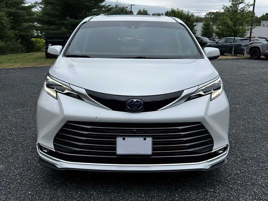 2023 Toyota Sienna Platinum 7-Passenger