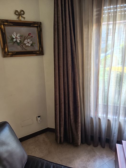 Reposteiros de veludo castanho