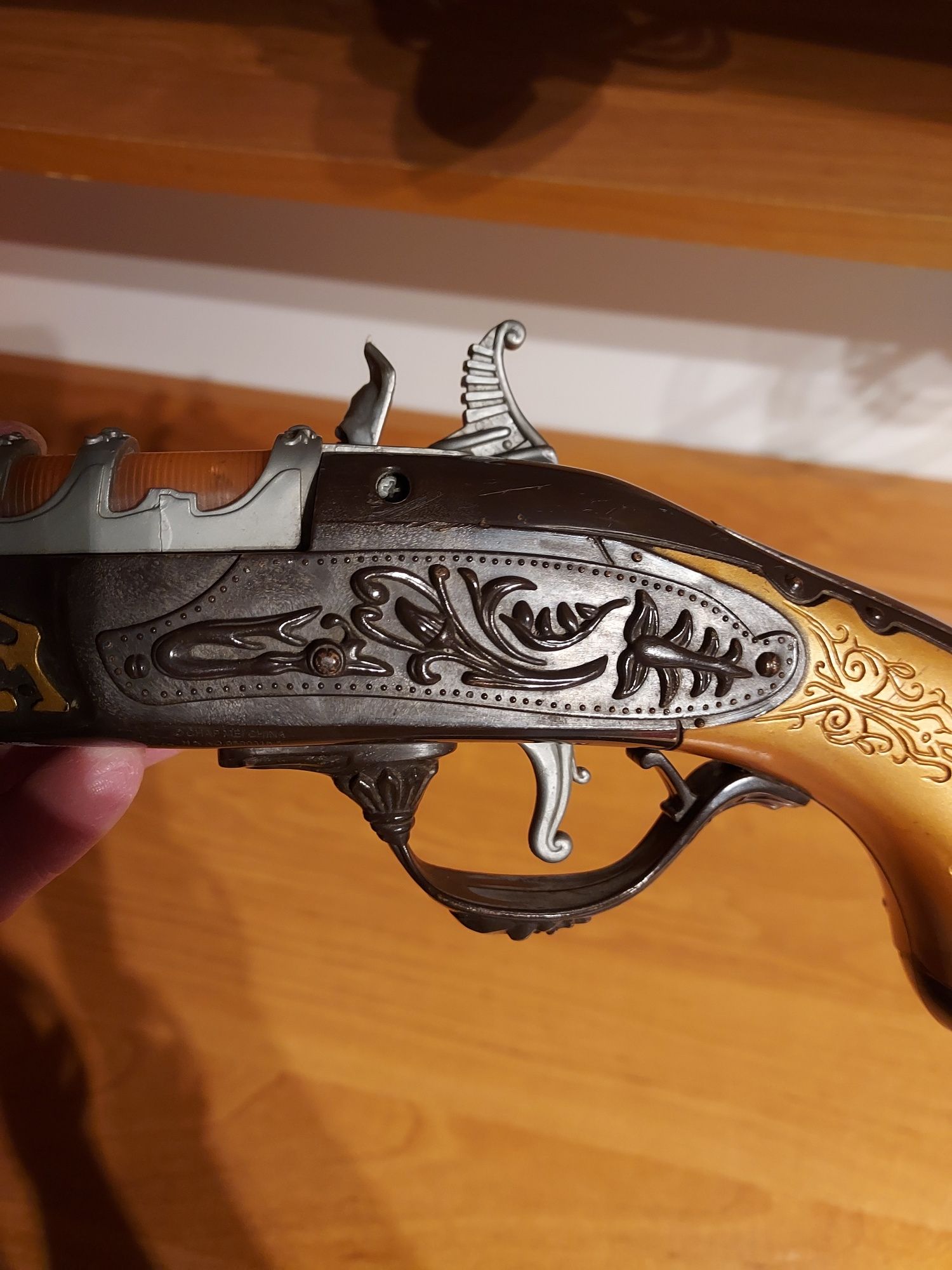 Stary zabawkowy pistolet piracki