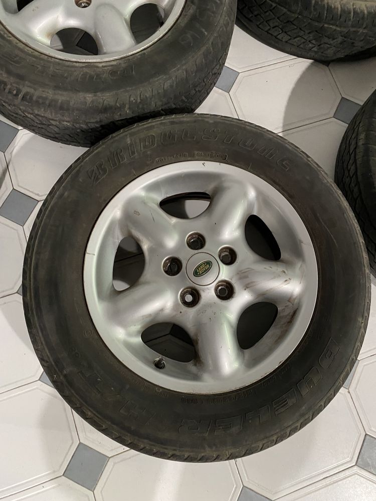 Jantes Especiais 5 Land Rover Impecáveis e 5 Pneus 215/65R16