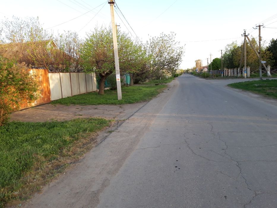 Продаётся домовладение - два жилых дома в одном дворе, большой огород