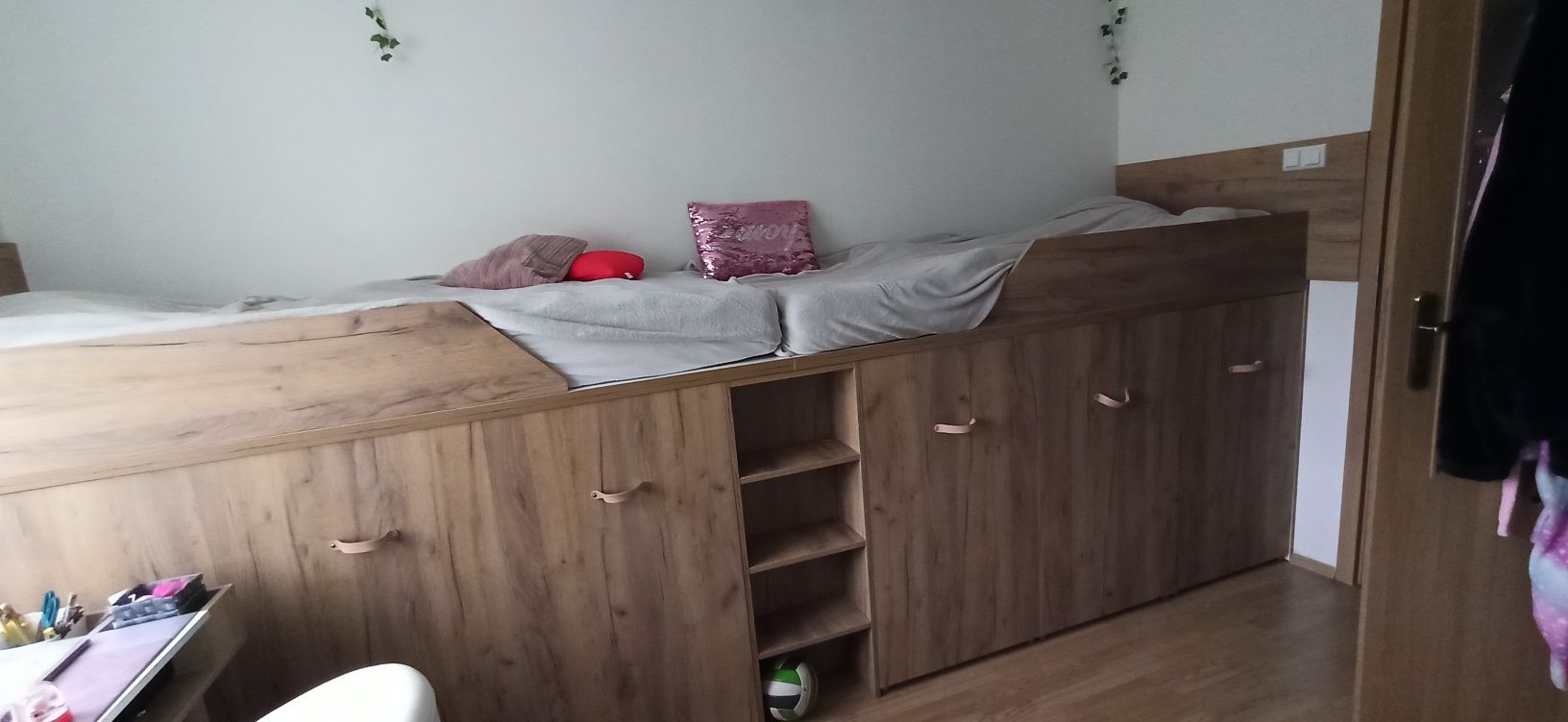 Łóżko piętrowe z szafą