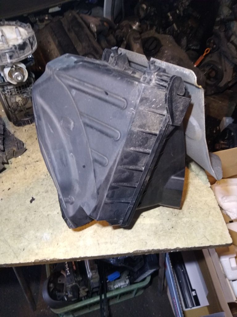Obudowa filtra powietrza audi a4 b6 2.0fsi oryginał