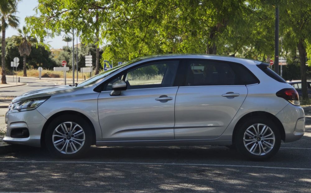 Citroën C4 PureTech 110 • 2015 • (Negociável)