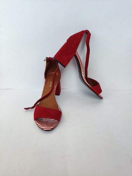 Босоніжки на каблуках "Ilona"