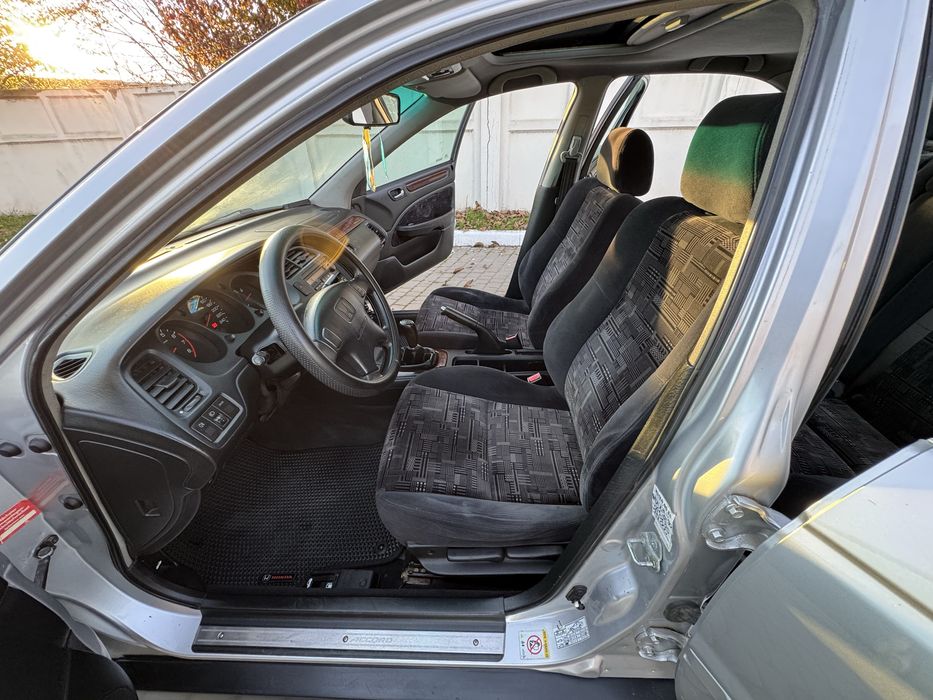 Продам Хонду Акорд 1.8 механика Срочно!