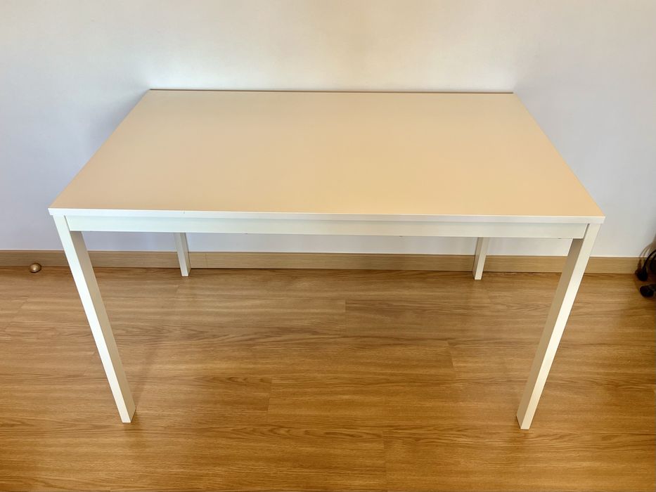 Mesa branca extensível 4 a 6 lugares IKEA