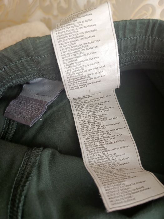 Жіночі спортивні брюки Nike