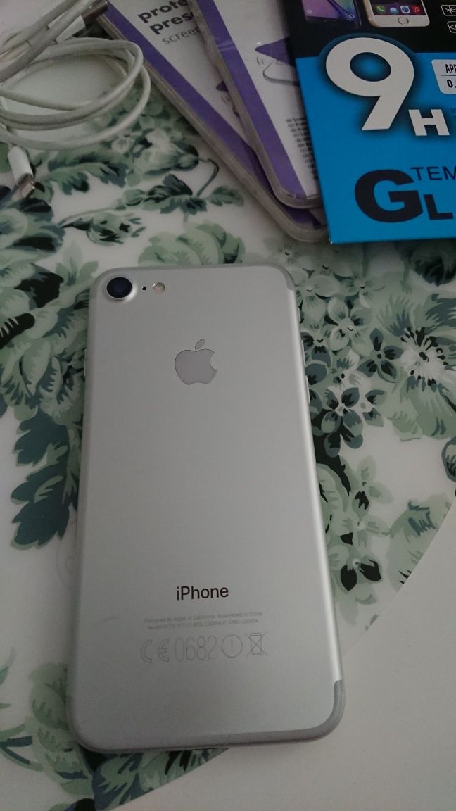 Sprzedam iphone 7 32gb srebrny