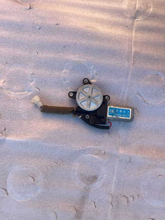 Продам моторчик стеклоподъемника  Geely СK1, CK2
