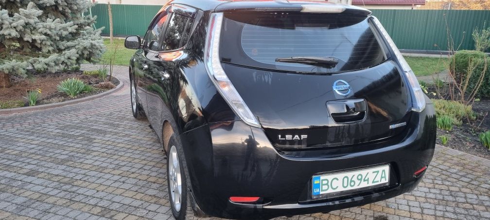 Nissan Leaf Електромобіль