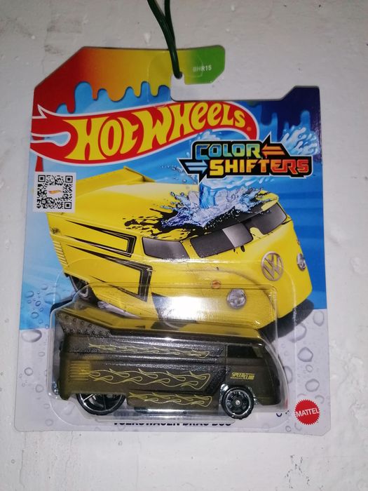 Hot Wheels Volkswagen Drag Bus color shifter