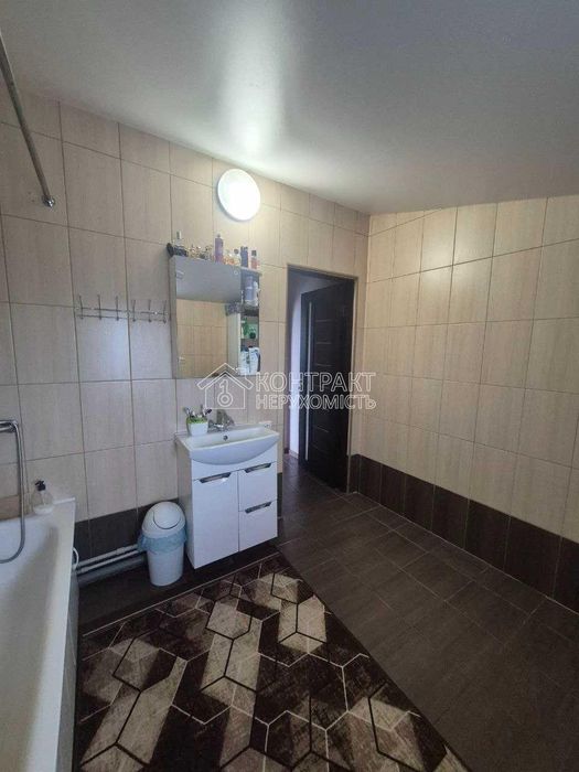 Продам сучасний будинок у самому центрі міста!