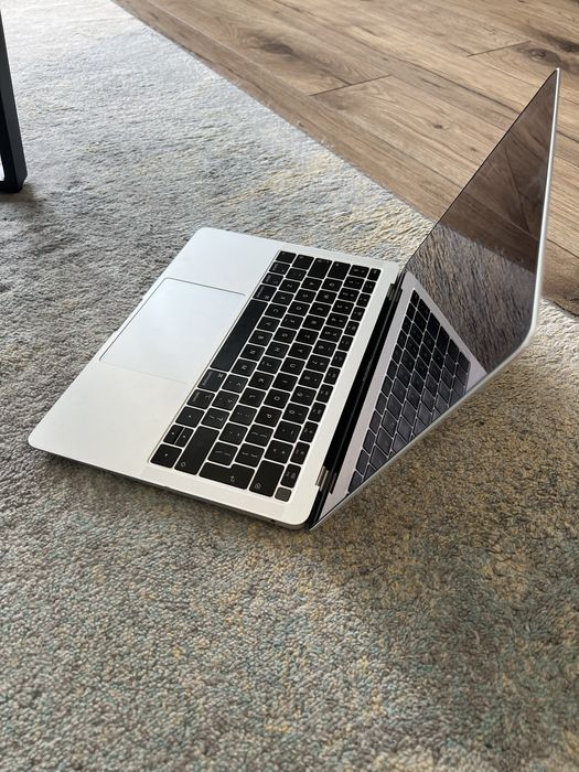 Macbook air 13 a1932 stan bardzo dobry