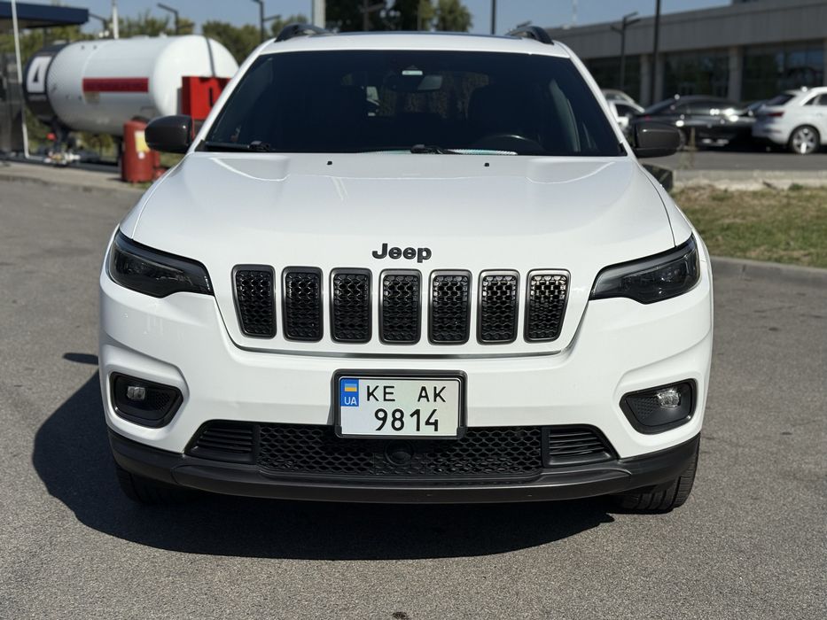 Продам Jeep Cherokee Latitude Plus
